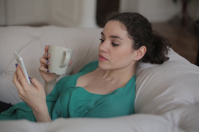 Miért követi ki a TikTok automatikusan, amikor követek valakit?